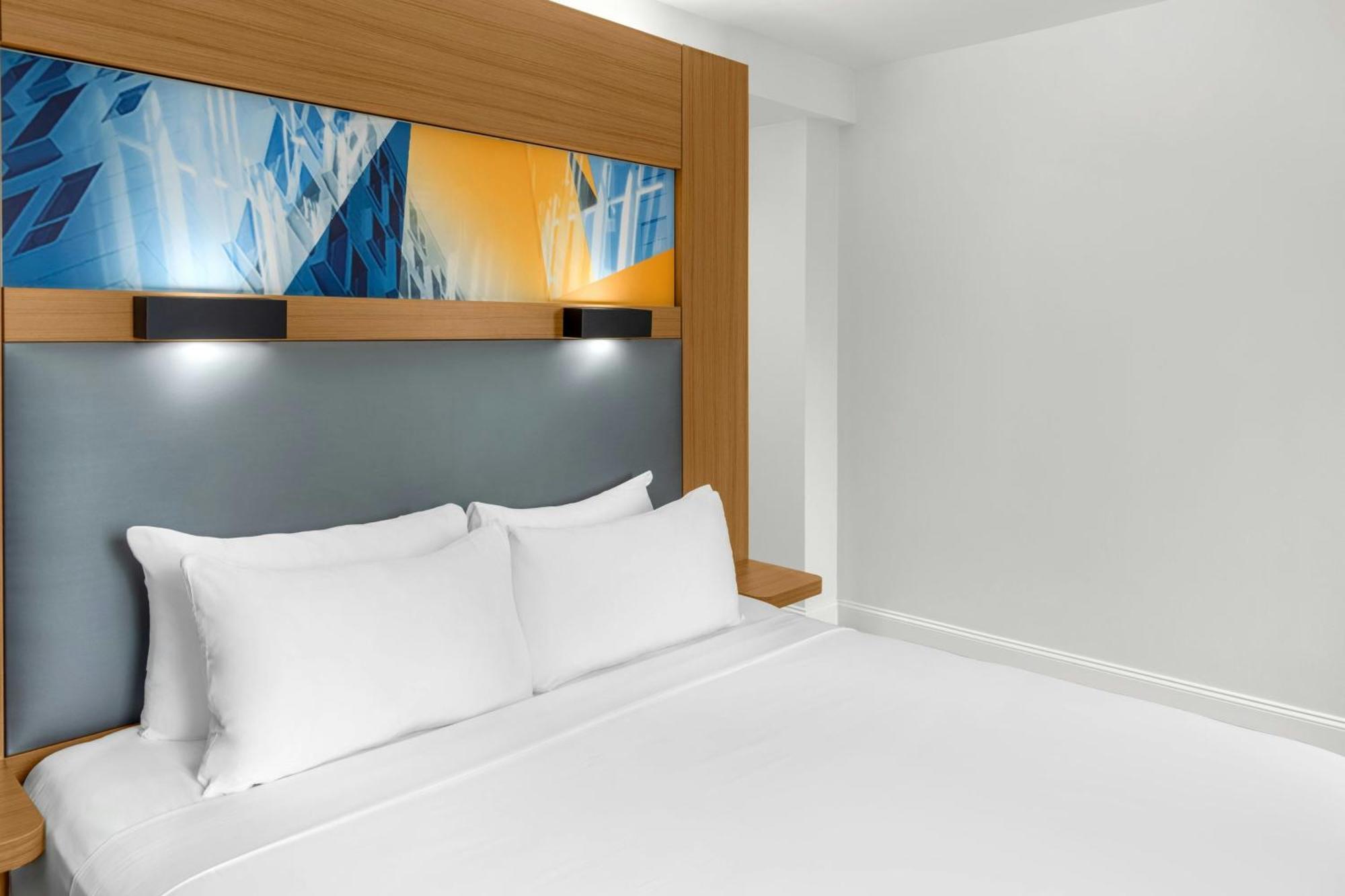 Aloft Brooklyn Hotel 3*